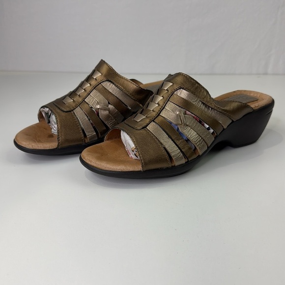 Clark’s Artisan Bronze Wedge Sandals size 9 - Picture 4 of 12